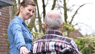 Hilfsangebote für Menschen im Alter; Foto: Fundus