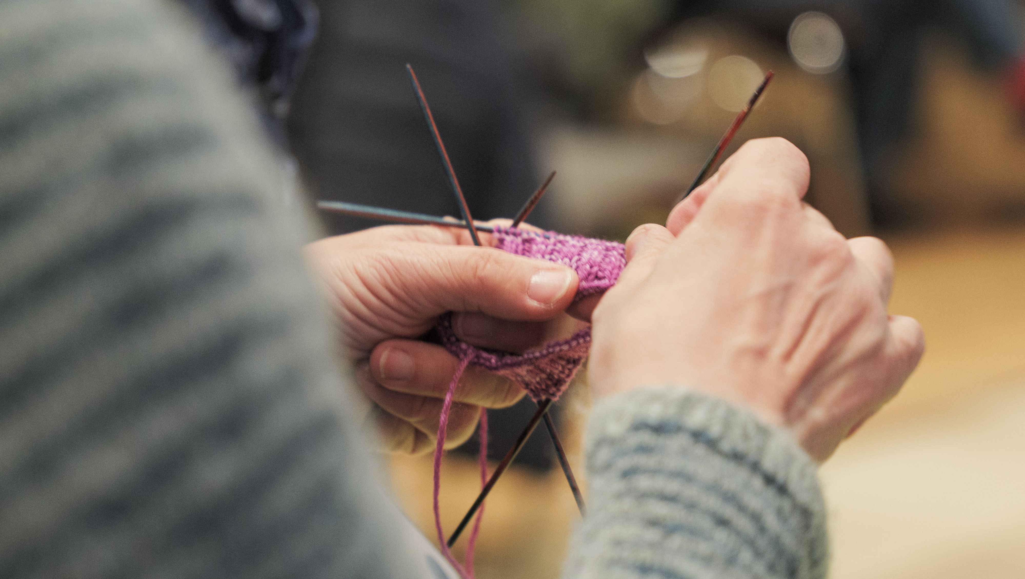 Strickende Hände