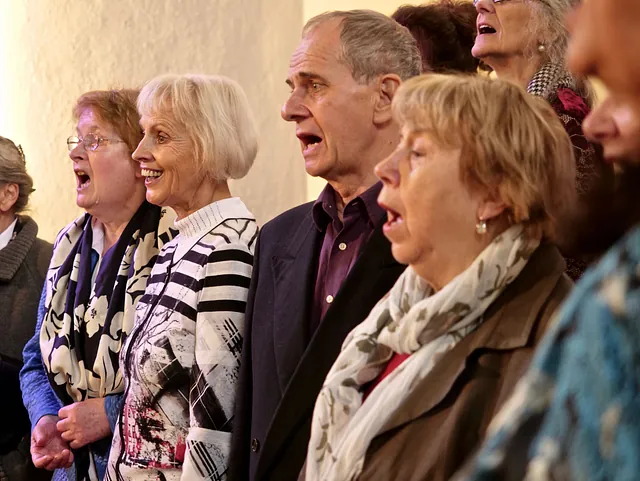 Sänger*innen des Sixties Chor; Foto: Lars Schütt